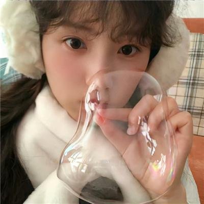 一位站立的人